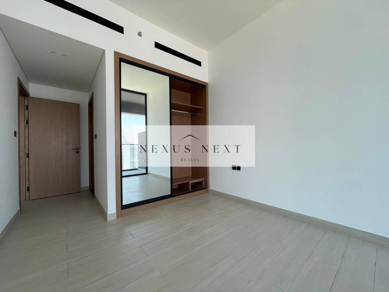 LARGE BALCONY | OPEN VIEW | FITTED KITCHEN | READY TO MOVE-IN