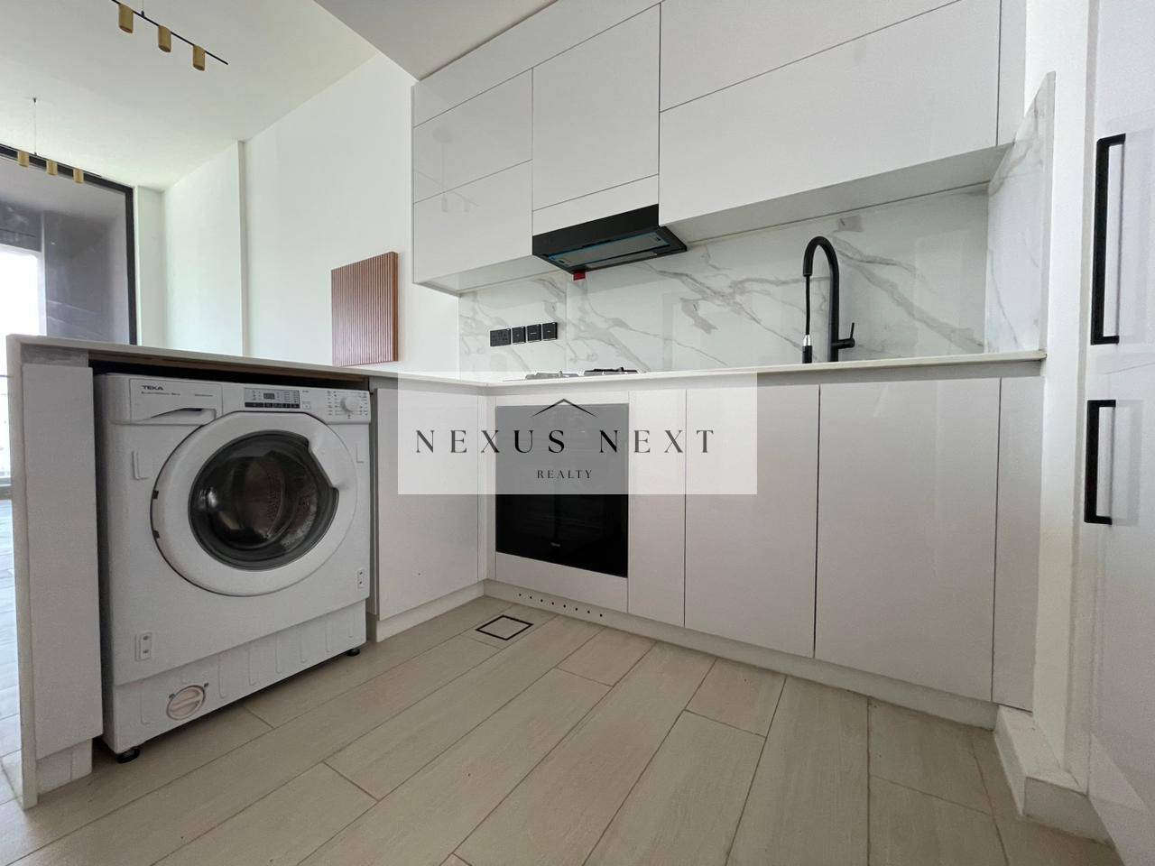 LARGE BALCONY | OPEN VIEW | FITTED KITCHEN | READY TO MOVE-IN
