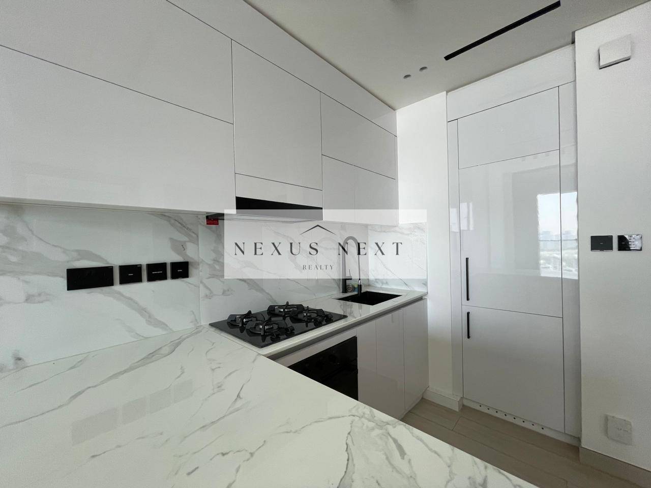 LARGE BALCONY | OPEN VIEW | FITTED KITCHEN | READY TO MOVE-IN